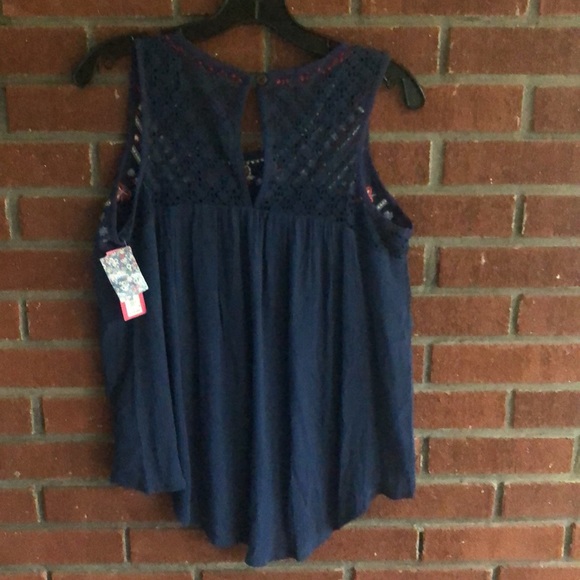 Red white &tune collection-size Medium-xhilaration - Picture 5 of 13